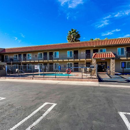 Econo Lodge Inn & Suites Escondido Downtown Exteriér fotografie
