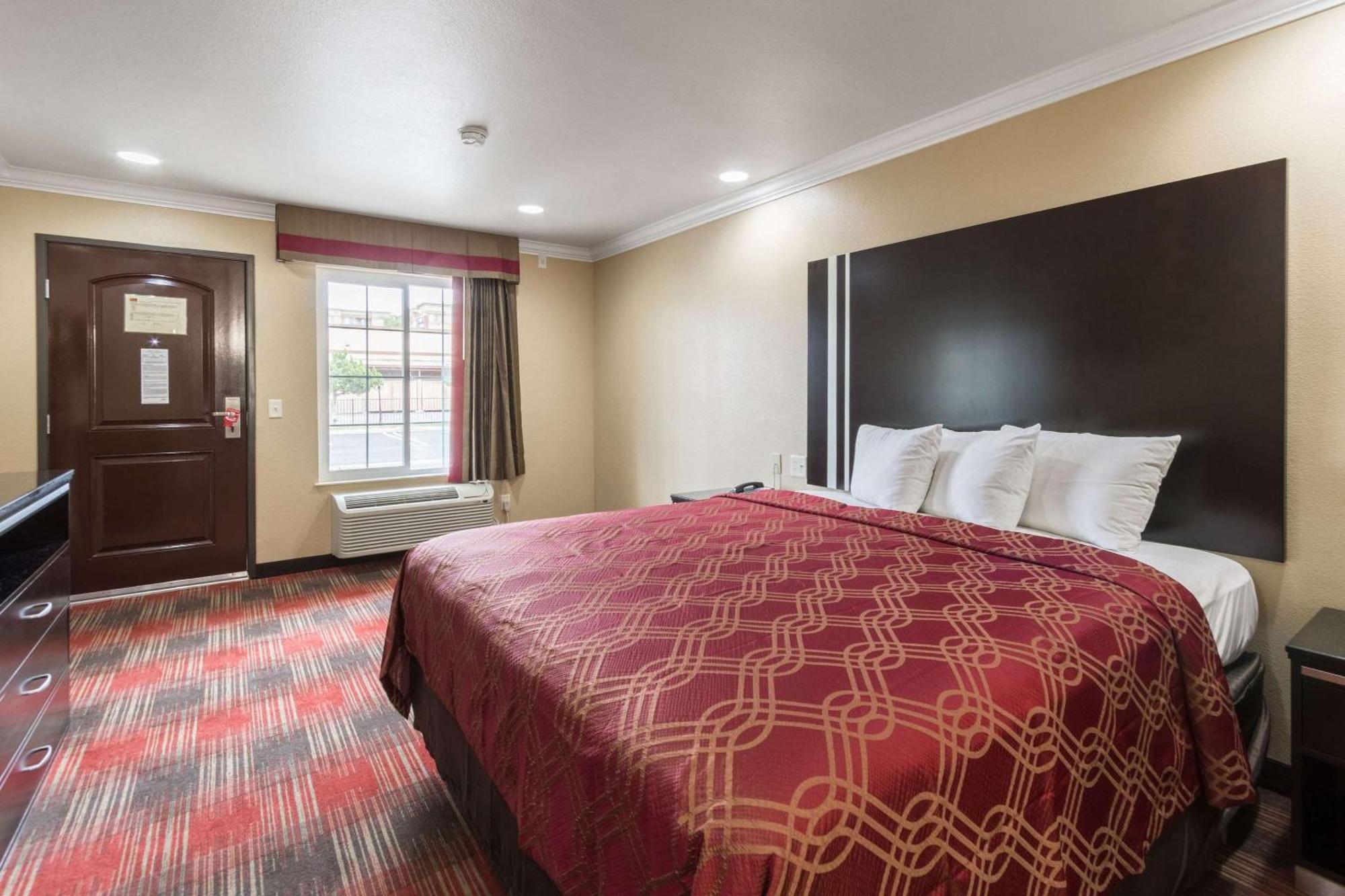 Econo Lodge Inn & Suites Escondido Downtown Exteriér fotografie